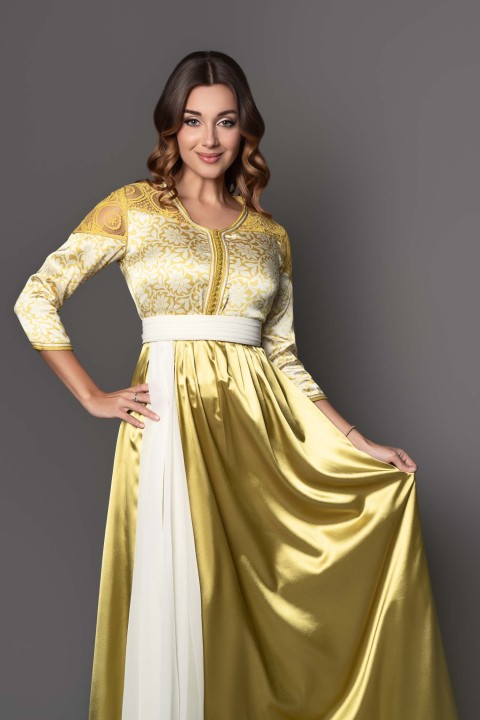 Caftan travaillé et raffiné pour mariage, fiançailles marocain en  2024
