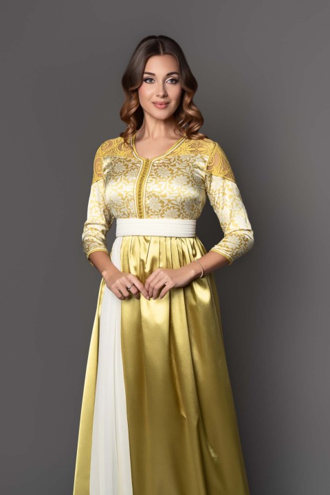 Caftan travaillé et raffiné pour mariage, fiançailles marocain en  2024