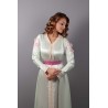 Caftan en satin de soie vert pâle avec pantalon et ceinture