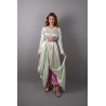 Zeitlose Eleganz: Sehr helles grünes Satin- und Fuchsia-Kaftan