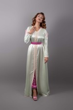 Caftan Emira avec pantalon vert pâle rose - caftan marocain de mariée à commander en ligne
