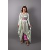 Zeitlose Eleganz: Sehr helles grünes Satin- und Fuchsia-Kaftan
