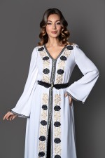 Acheter caftan marocain crêpe blanc doré à Strasbourg - Caftan Assala