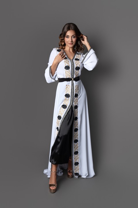 Caftan marocain moderne crêpe blanc doré - Caftan Assala sur mesure