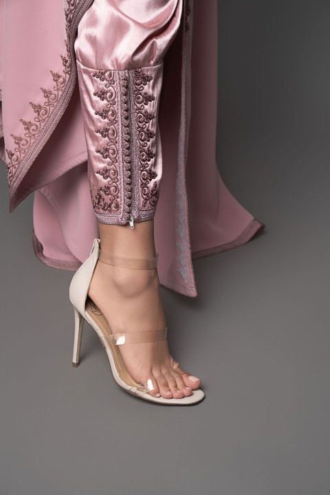 Traditionele Marokkaanse kaftan met geborduurde broek, model zomer 2023
