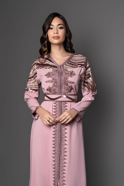 Caftan marocain traditionnel avec pantalon brodé, modèle été 2023
