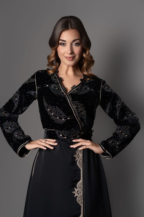 Caftan noir cache coeur, moderne et tendance jeune, mode 2024