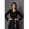 Kaftan negro esconde corazón, tendencia moderna y joven, moda 2023