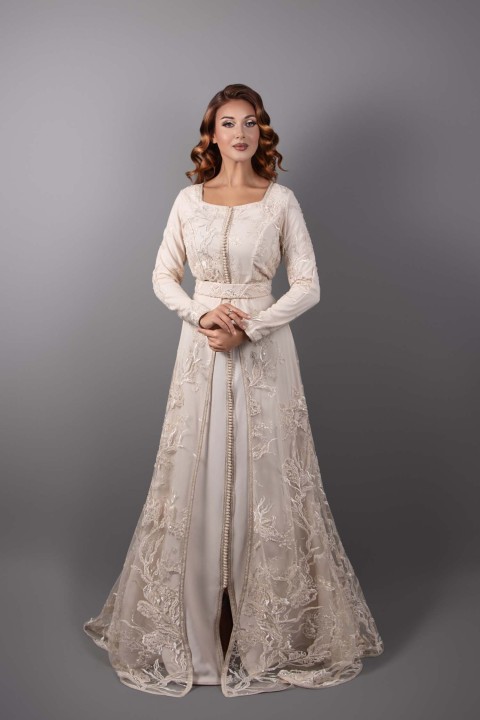Caftan Lamia - caftan marocain de mariée dentelle beige argenté expédié à Oran