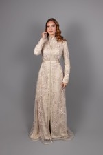 Caftan Nashwa Luxe - caftan marocain de mariée col montant dentelle beige expédié à Nice