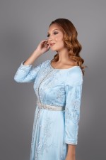 Caftan Samia col bateau dentelle bleu ciel - takchita marocaine de mariée à commander en ligne