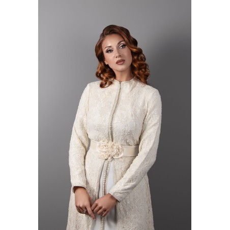Lace Elegance: Ecru/Rose Caftan with Floral Belt and Refined Details