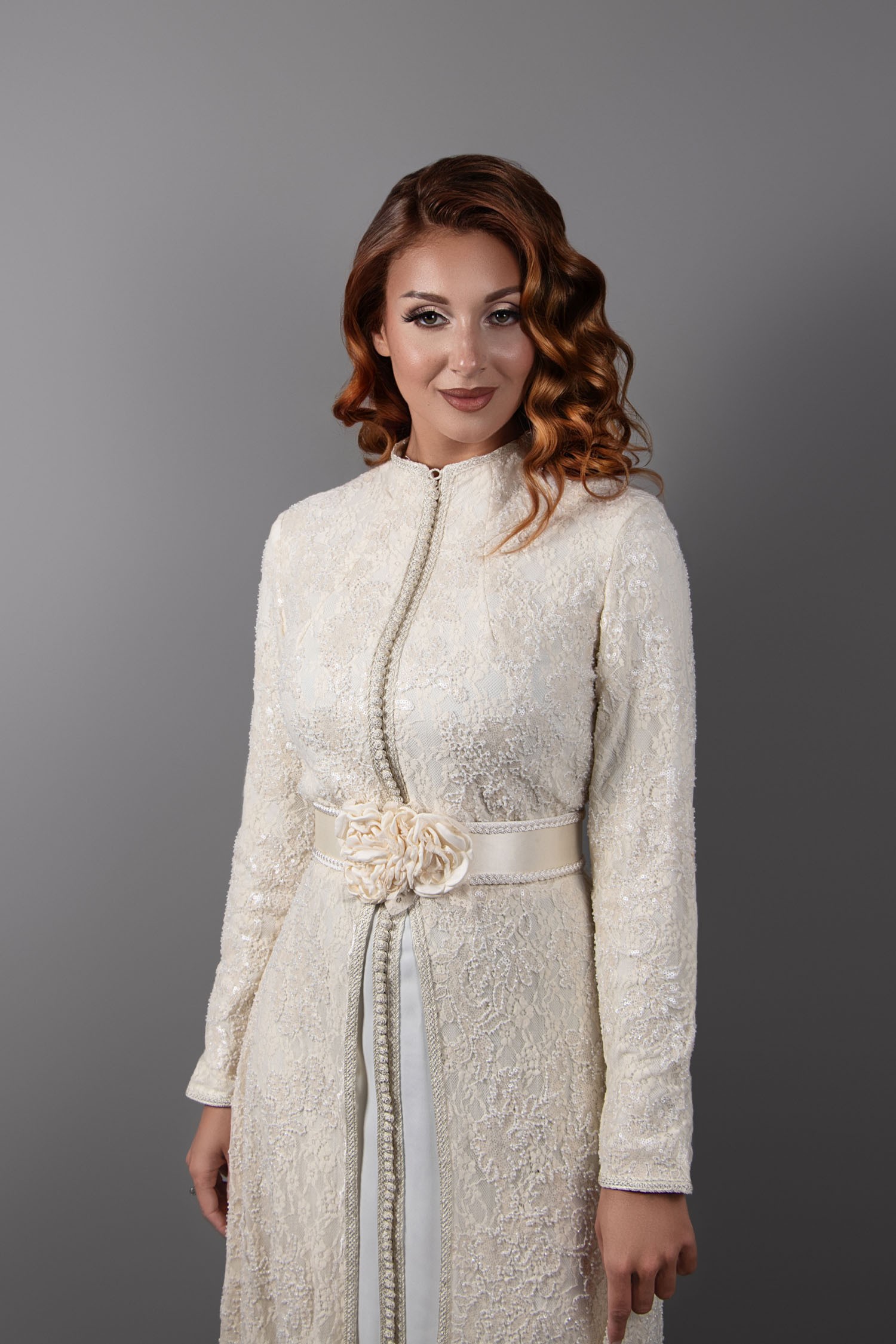 Lace Elegance: Ecru/Rose Caftan with Floral Belt and Refined Details