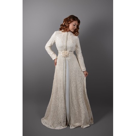 Lace Elegance: Ecru/Rose Caftan with Floral Belt and Refined Details