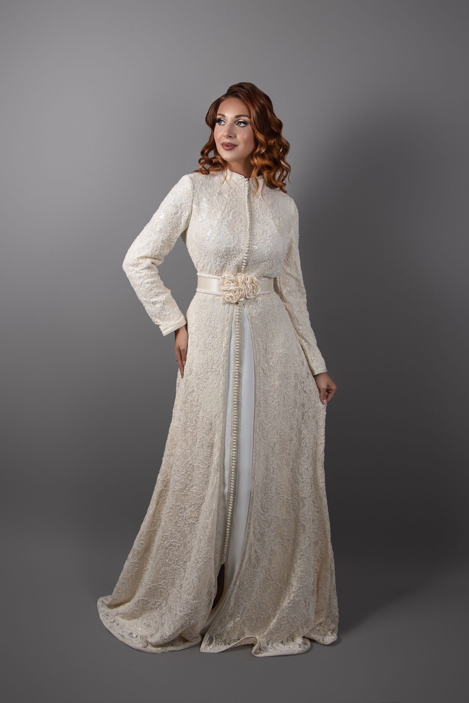 Lace Elegance: Ecru/Rose Caftan with Floral Belt and Refined Details