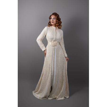 Lace Elegance: Ecru/Rose Caftan with Floral Belt and Refined Details