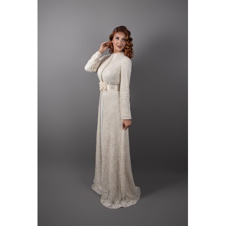 Lace Elegance: Ecru/Rose Caftan with Floral Belt and Refined Details