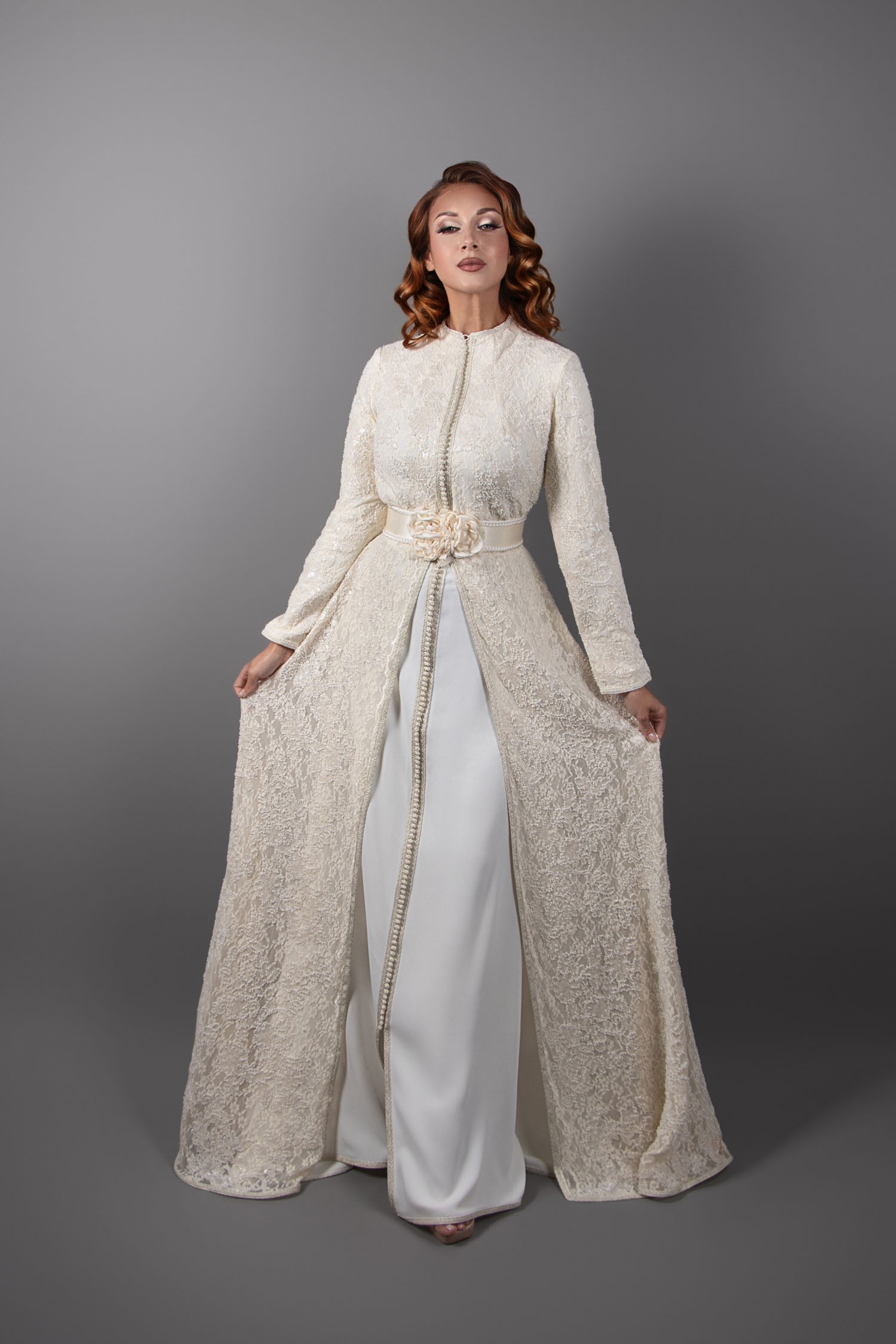 Lace Elegance: Ecru/Rose Caftan with Floral Belt and Refined Details