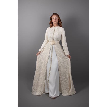 Lace Elegance: Ecru/Rose Caftan with Floral Belt and Refined Details