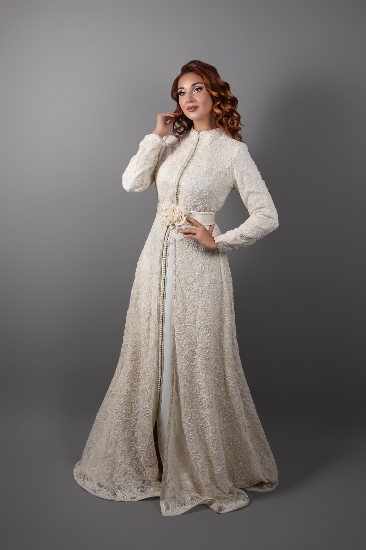 Lace Elegance: Ecru/Rose Caftan with Floral Belt and Refined Details