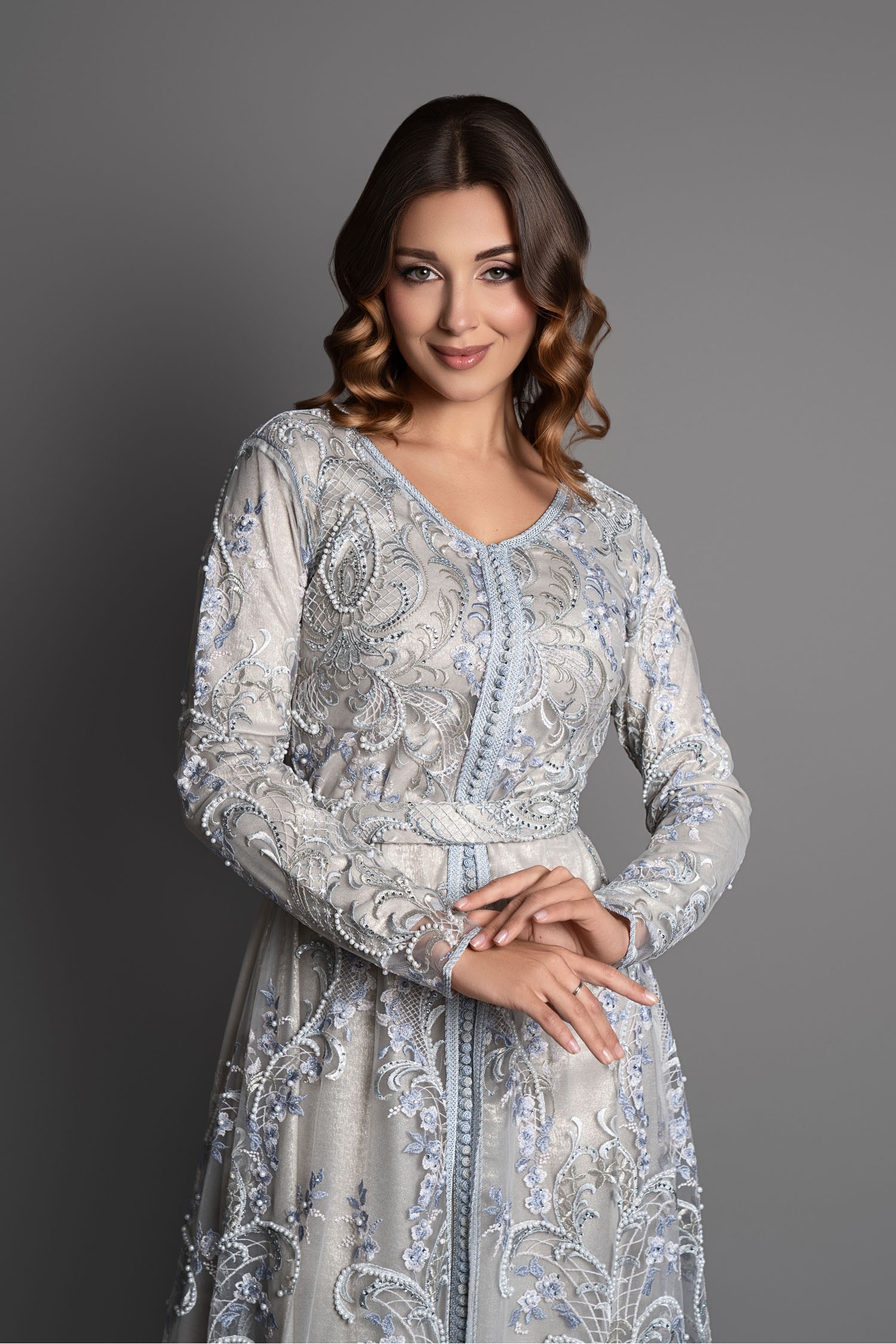 Luxurious lace caftan fashion 2023 on mode et caftan france