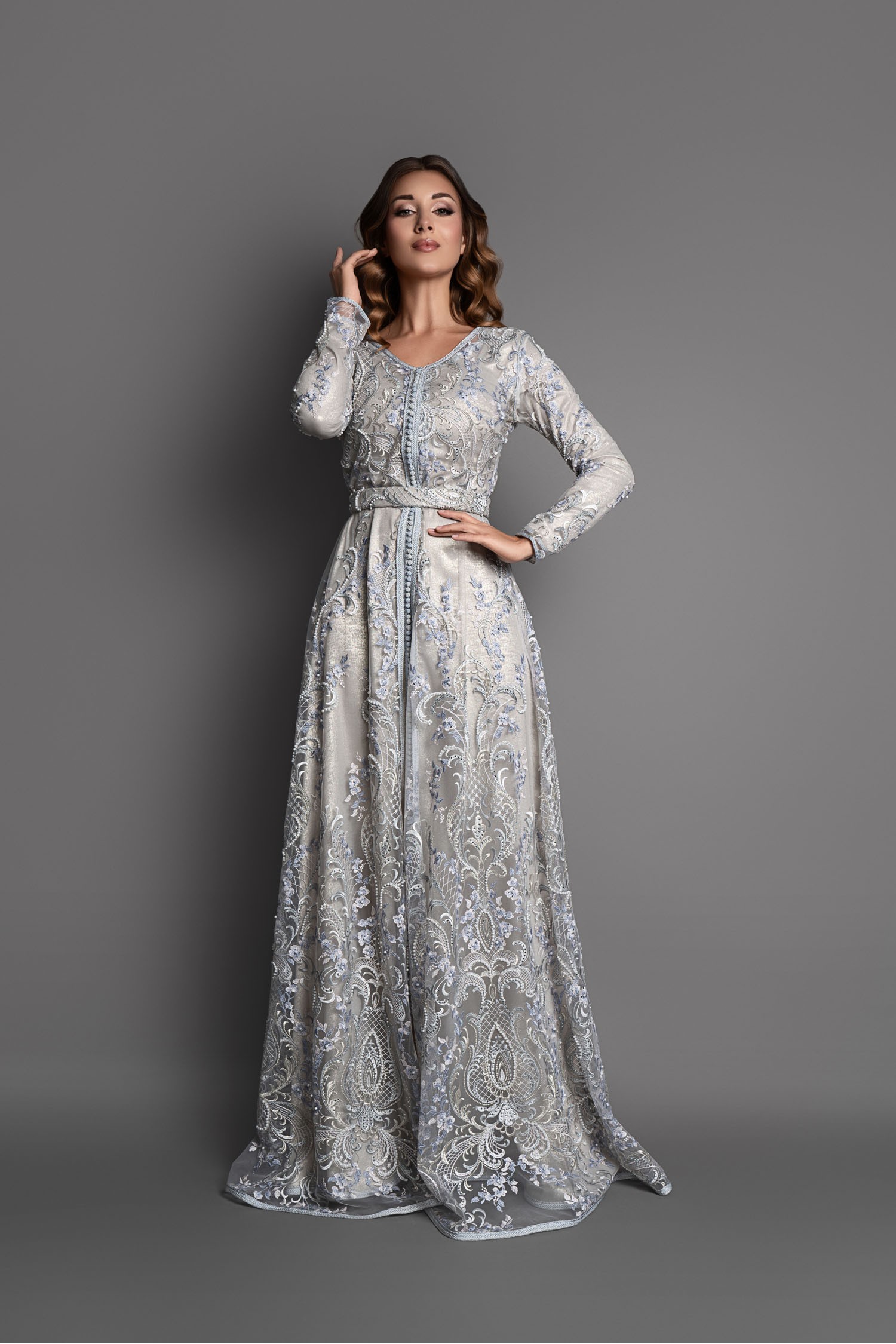 Luxurious lace caftan fashion 2023 on mode et caftan france