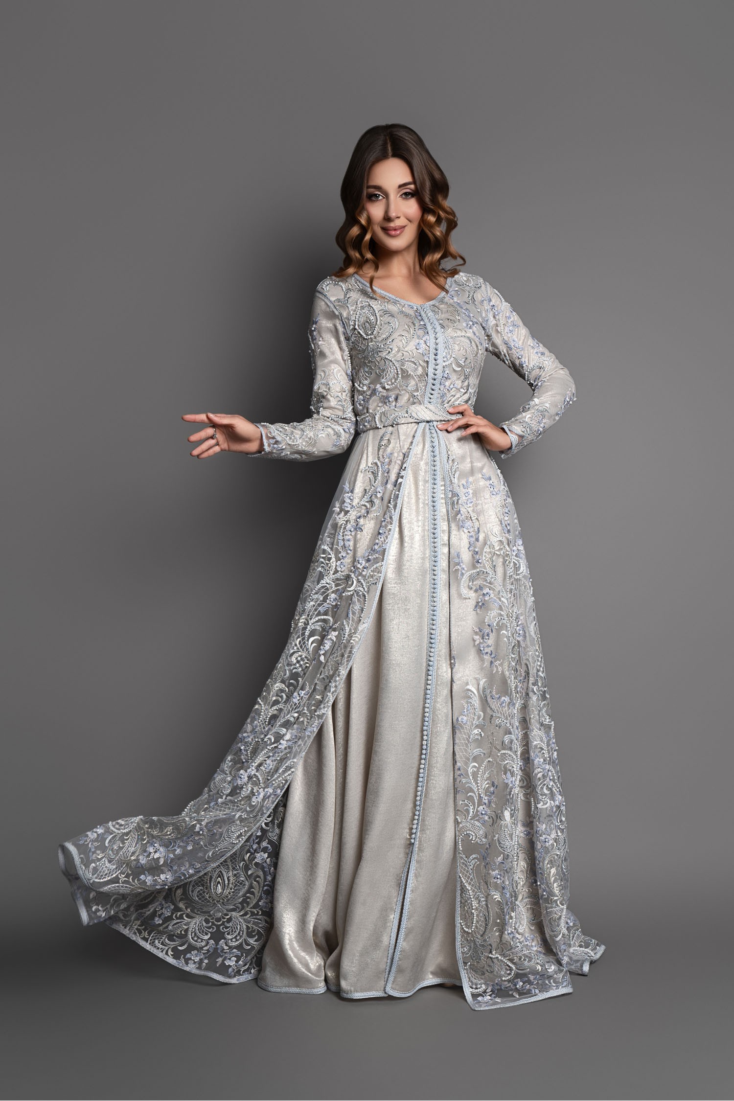 Luxurious lace caftan fashion 2023 on mode et caftan france