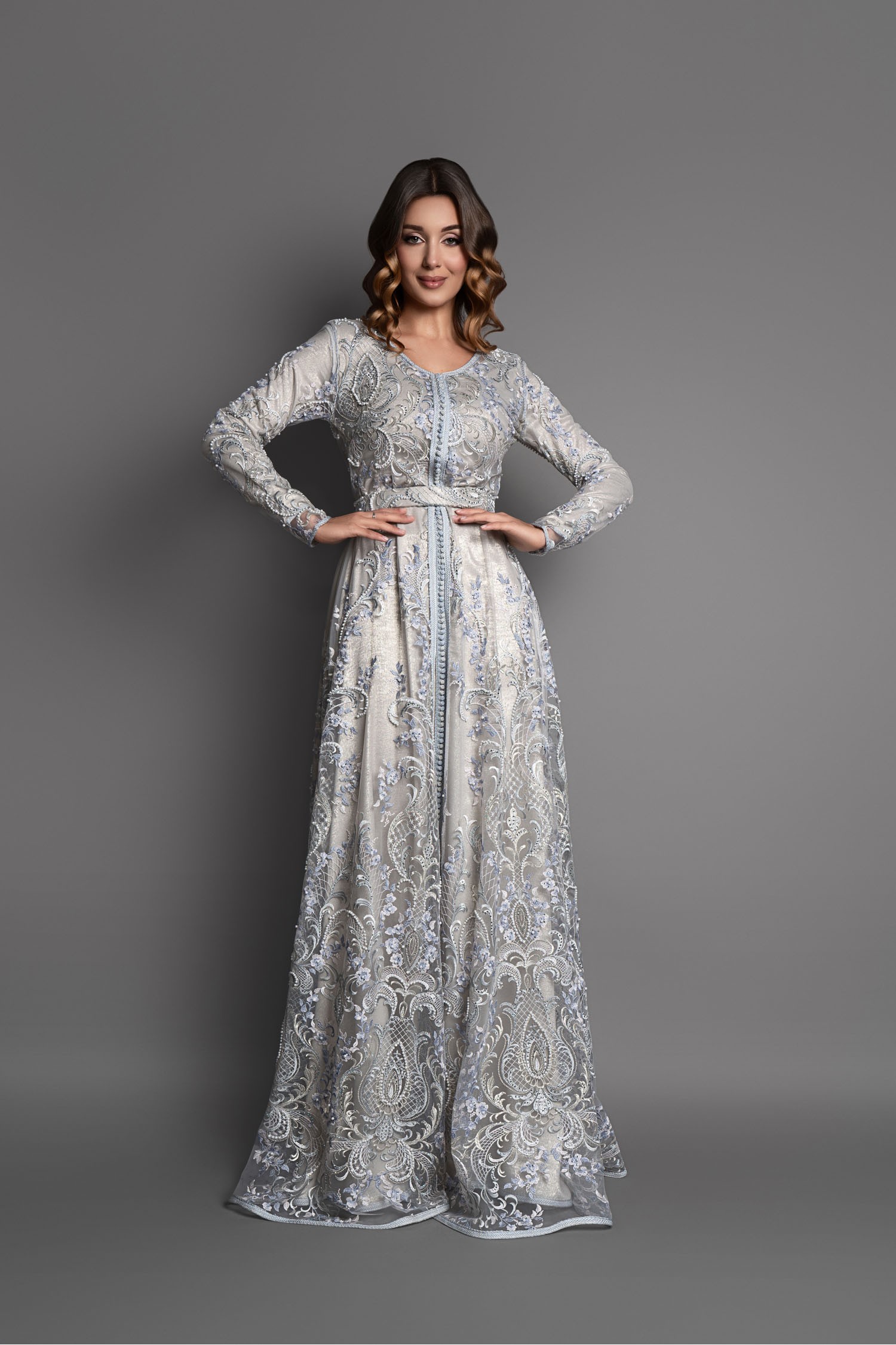 Luxurious lace caftan fashion 2023 on mode et caftan france