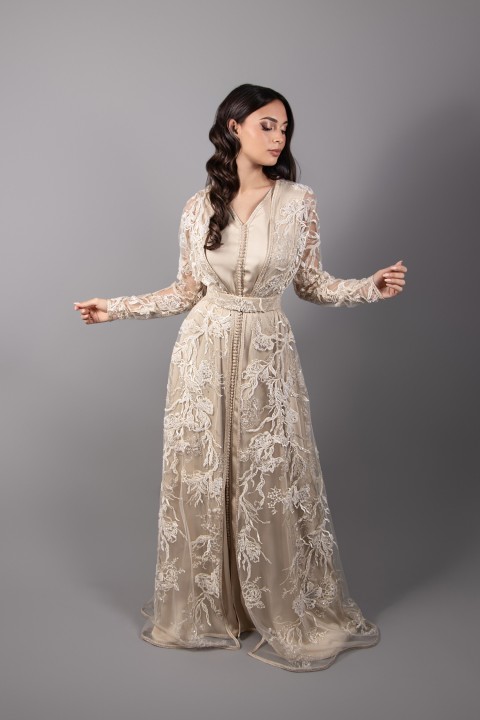 Acheter caftan marocain mariage traditionnel dentelle soie beige - Caftan Batoul