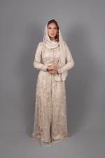 Takchita marocaine moderne col montant dentelle beige - Caftan Nashwa Luxe II sur mesure