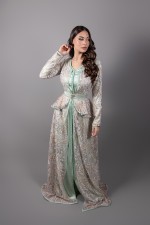 Caftan Nawara, caftan marocain takchita marocaine haute couture dentelle vert pâle