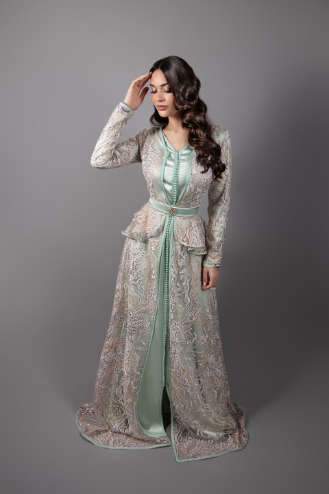 Caftan Nawara dentelle vert pâle - takchita marocaine mariage livraison Rabat