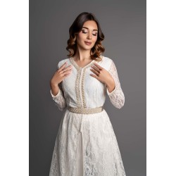 Caftan Edwige - Élégance et raffinement dans un ensemble en dentelle blanche et satin de soie ivoire
