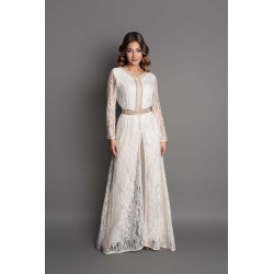 Caftan Edwige - Élégance et raffinement dans un ensemble en dentelle blanche et satin de soie ivoire