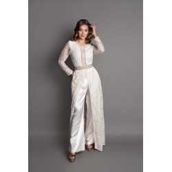 Caftan Edwige - Élégance et raffinement dans un ensemble en dentelle blanche et satin de soie ivoire