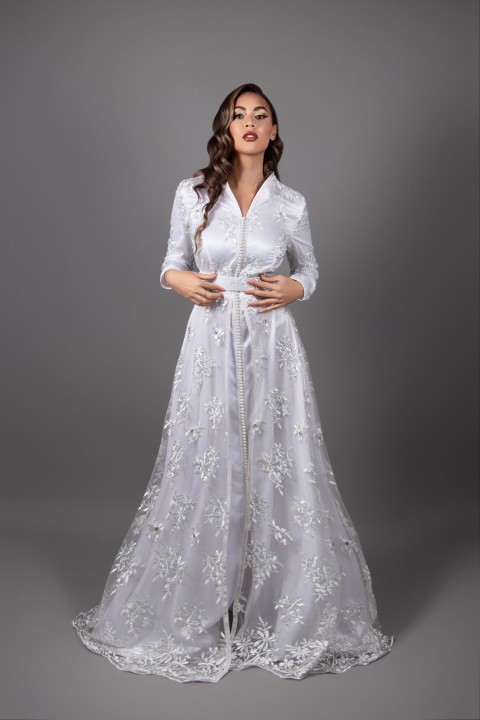 Takchita marocaine moderne col montant blanc argenté - Caftan Bayda sur mesure