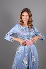 Caftan Rihla - caftan marocain de mariée col bateau avec pantalon bleu expédié à Montpellier