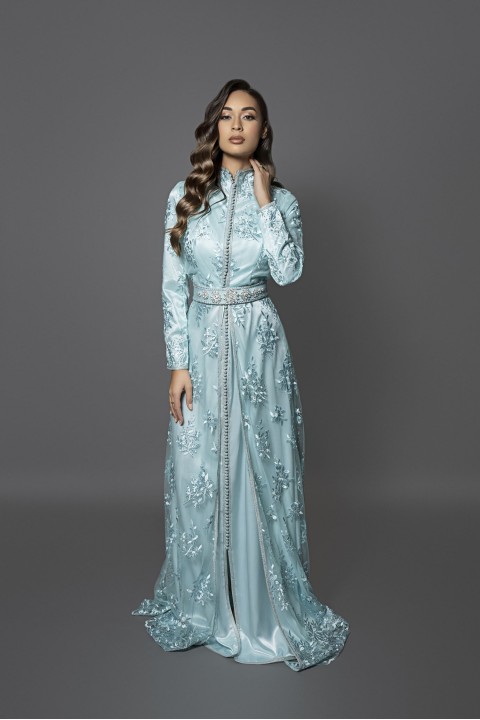 Acheter caftan marocain mariage coupe ajustée col montant dentelle - Caftan Nashwa