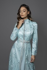 Takchita marocaine de cérémonie brodée main coupe ajustée col montant dentelle - Caftan Nashwa