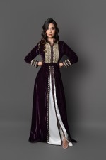Caftan Amani - tenue de mariée marocaine velours col montant prune