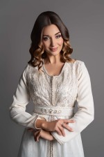 Takchita marocaine de cérémonie brodée main beige ivoire - Caftan Douja