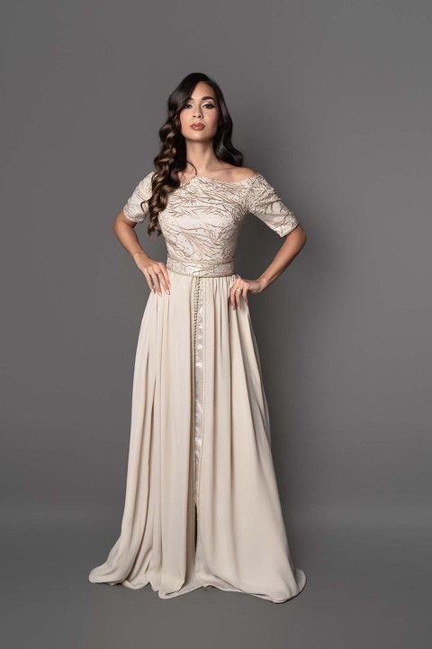 Caftan Joudia - takchita marocaine de mariée beige argenté