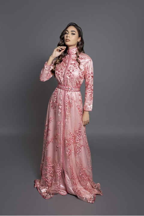 Caftan Kenza - caftan marocain de mariée col montant de soirée dentelle expédié à Alger