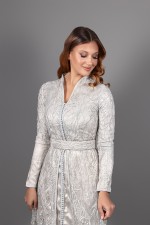Caftan Feddia - caftan marocain de mariée coupe ajustée dentelle argenté expédié à Nice