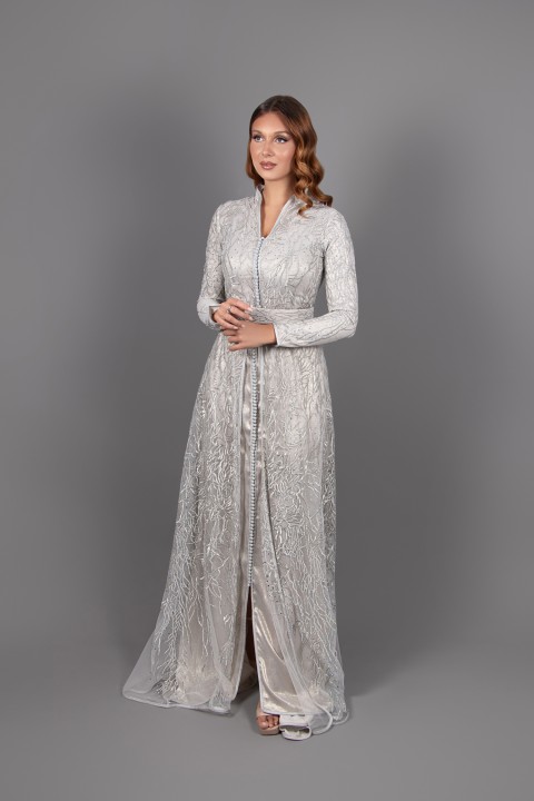 Caftan Feddia - takchita marocaine coupe ajustée dentelle argenté prix et livraison