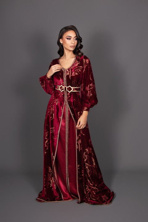 Takchita marocaine moderne deux pièces velours bordeaux doré - Caftan Garnata sur mesure