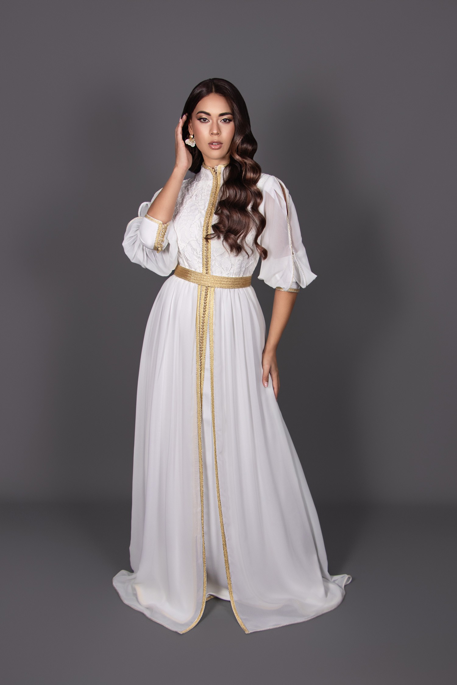 White & Gold Caftan – Moroccan Elegance & Sophistication