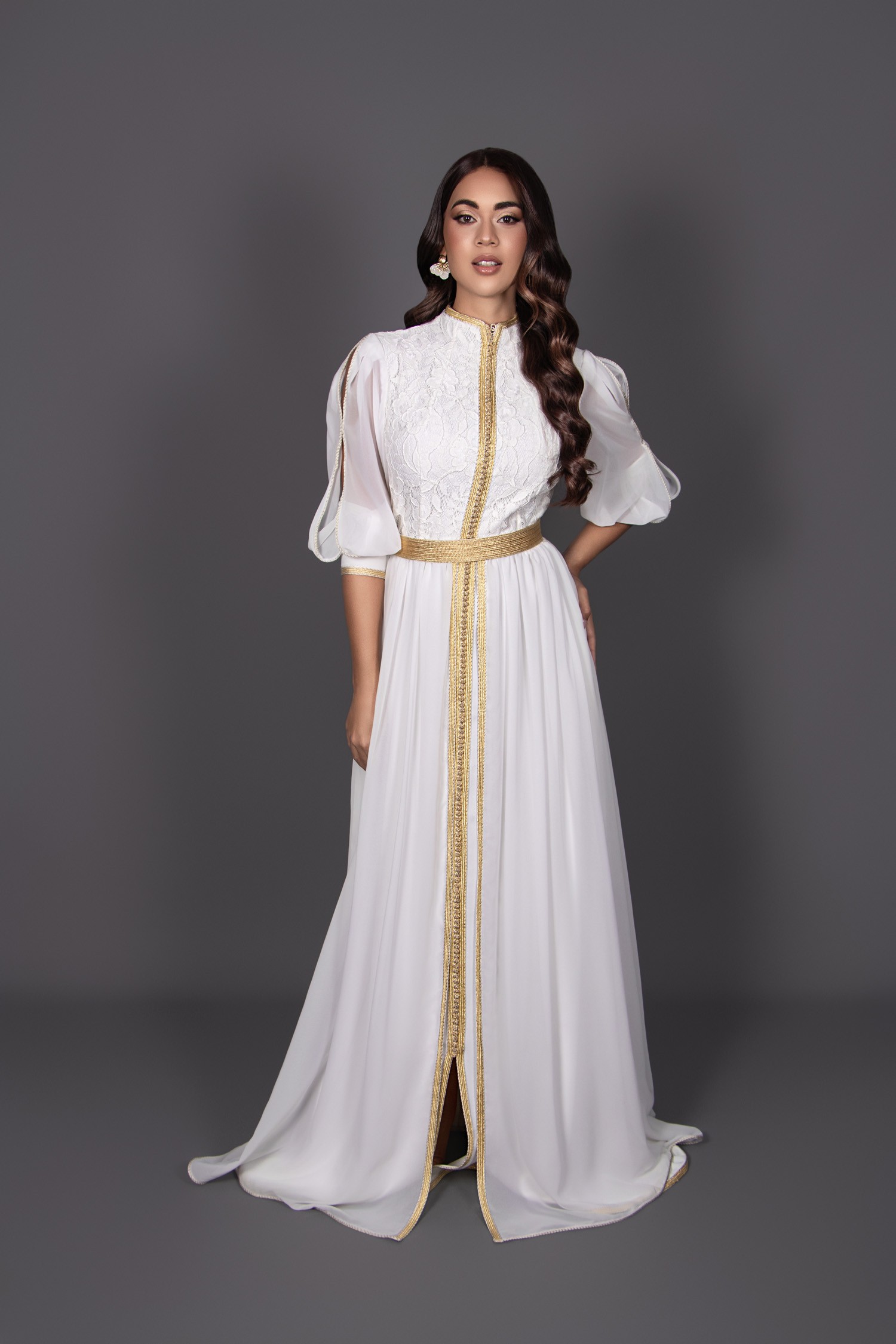 White & Gold Caftan – Moroccan Elegance & Sophistication