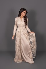 Caftan Soltania coupe ajustée dentelle beige - takchita marocaine mariage livraison Bruxelles