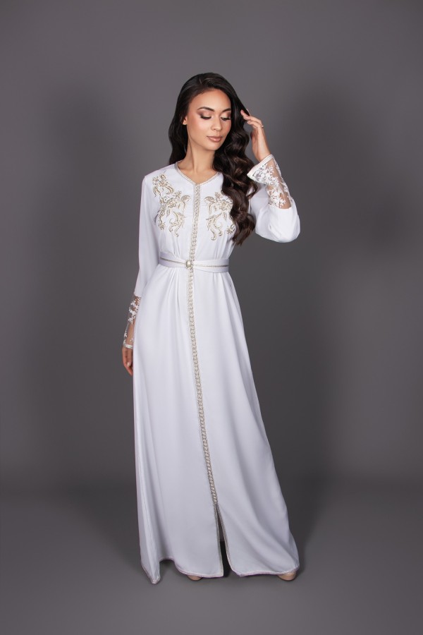 Caftan blanc brodé argenté